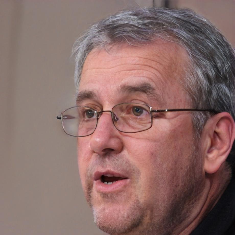 Portrait de Raphaël Molines, analyste financier